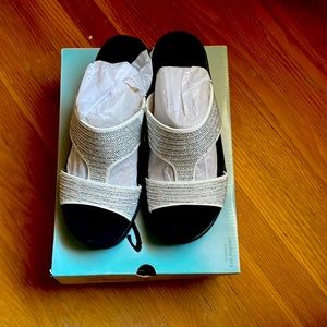 Sketchers with Luxe Foam white/silver/black size 9.